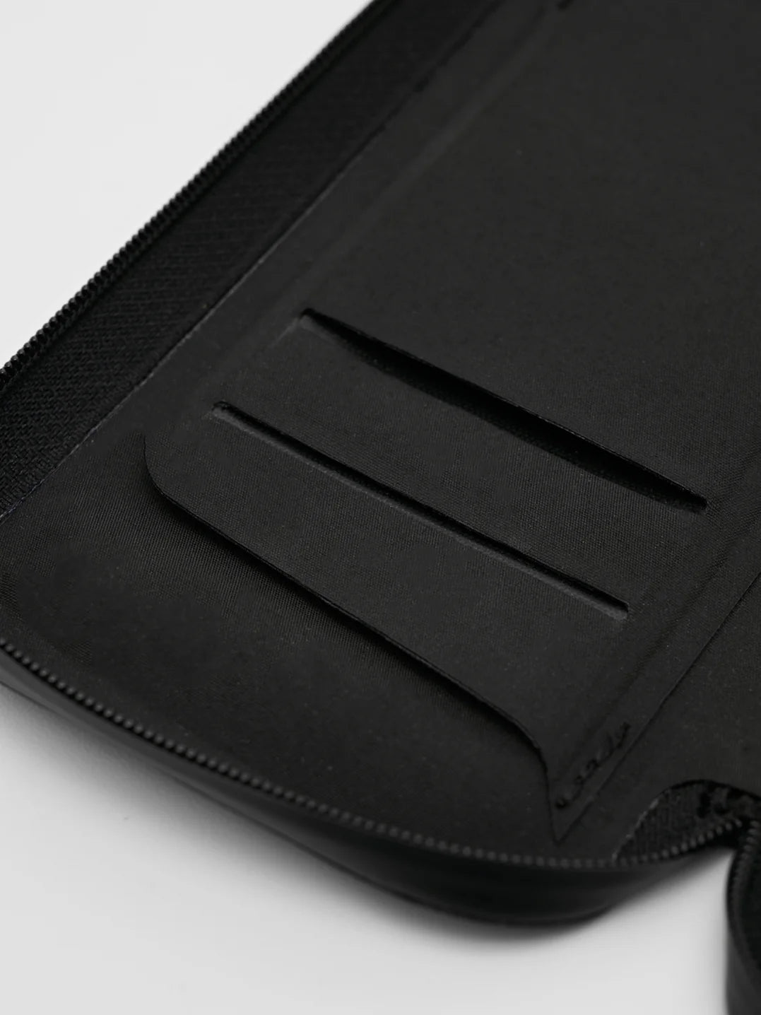 MAAP - Shield Waterproof Phone Wallet - Small - Black