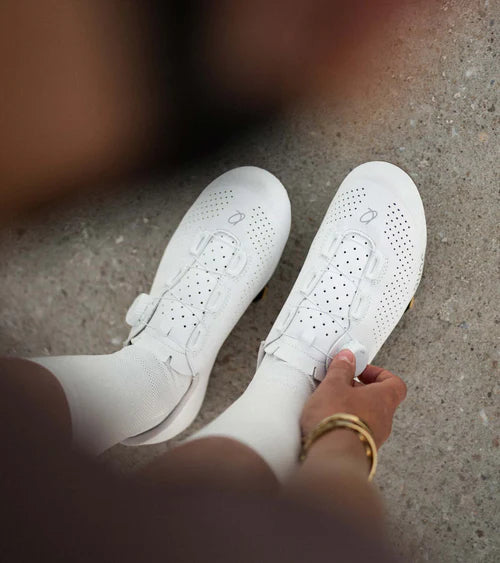 QUOC - Motion - White
